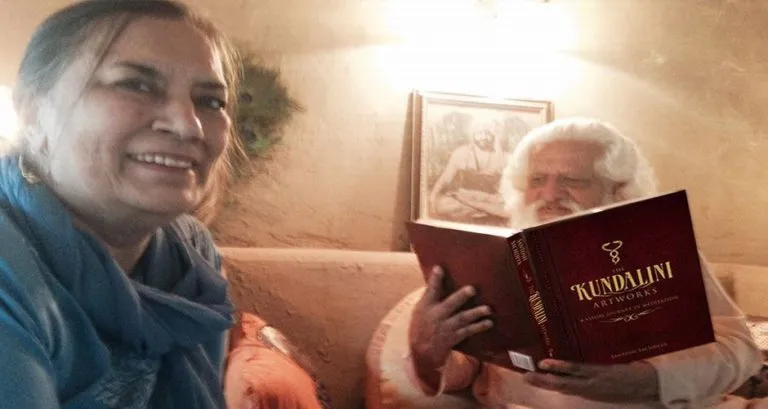 Yogiraj Gurunath · 2015 · Presenting the first copy of The Kundalini Artworks